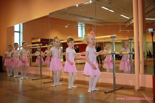 Занятия балетом для малышей
